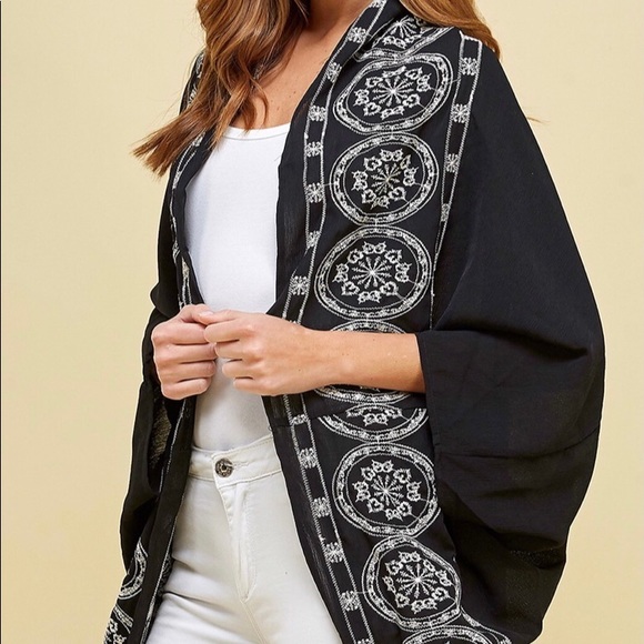 Embroidered Black and White Border Kimono - Picture 11 of 11